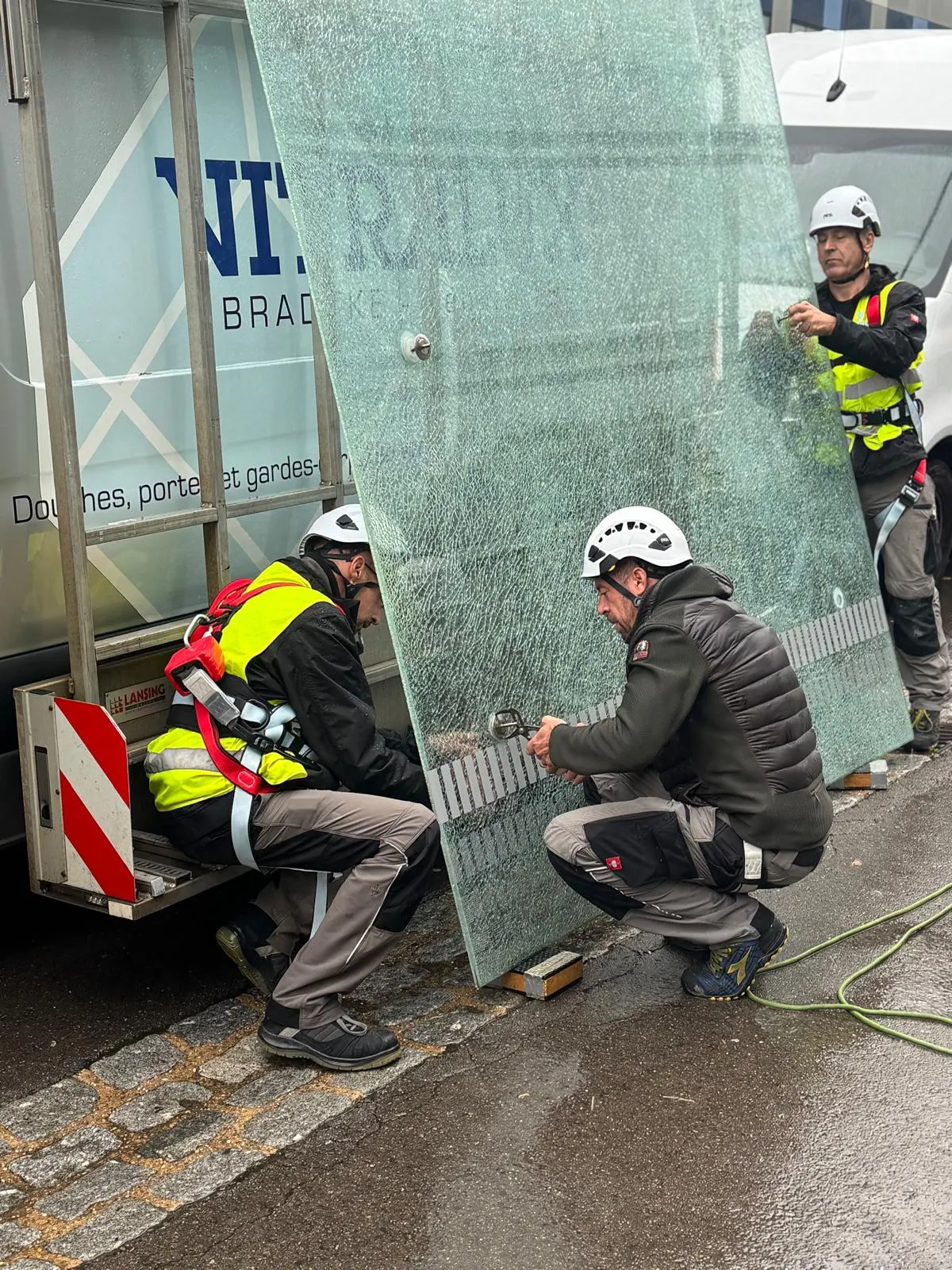 Intervention de vitrerie en façade à accès difficile — Vitralux Bradtke Luxembourg