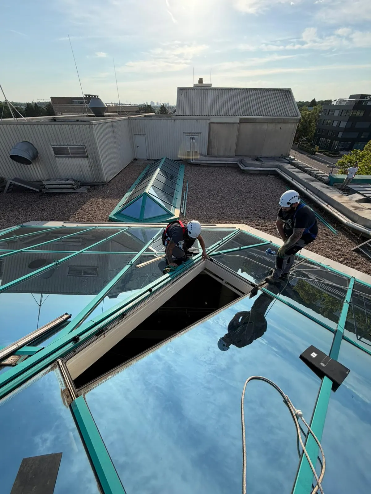 Vitrage de façade remplacé en hauteur par les équipes Vitralux — Luxembourg — Vitralux Bradtke