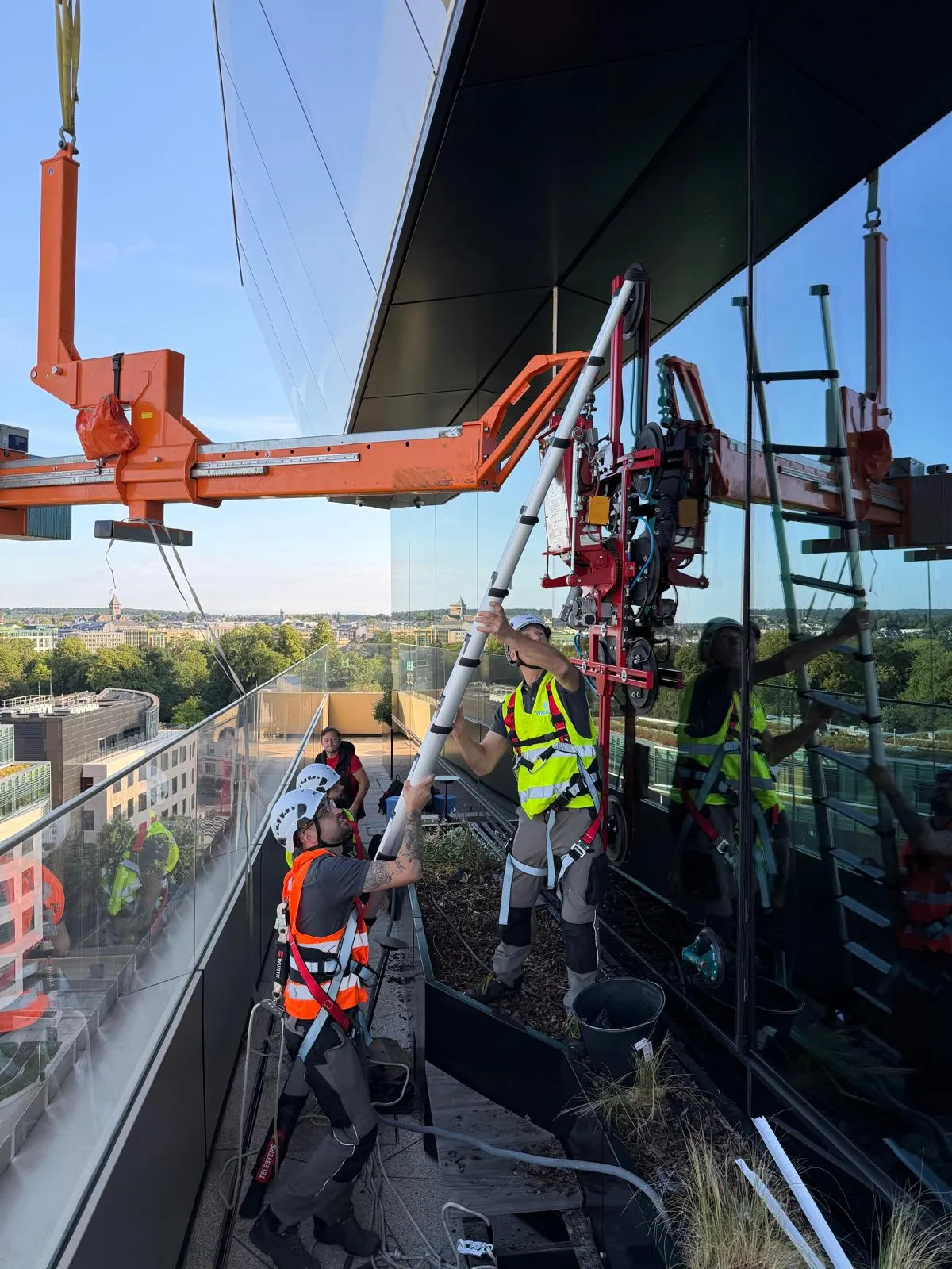 Remplacement de vitrage de façade à accès difficile — Vitralux Bradtke Luxembourg