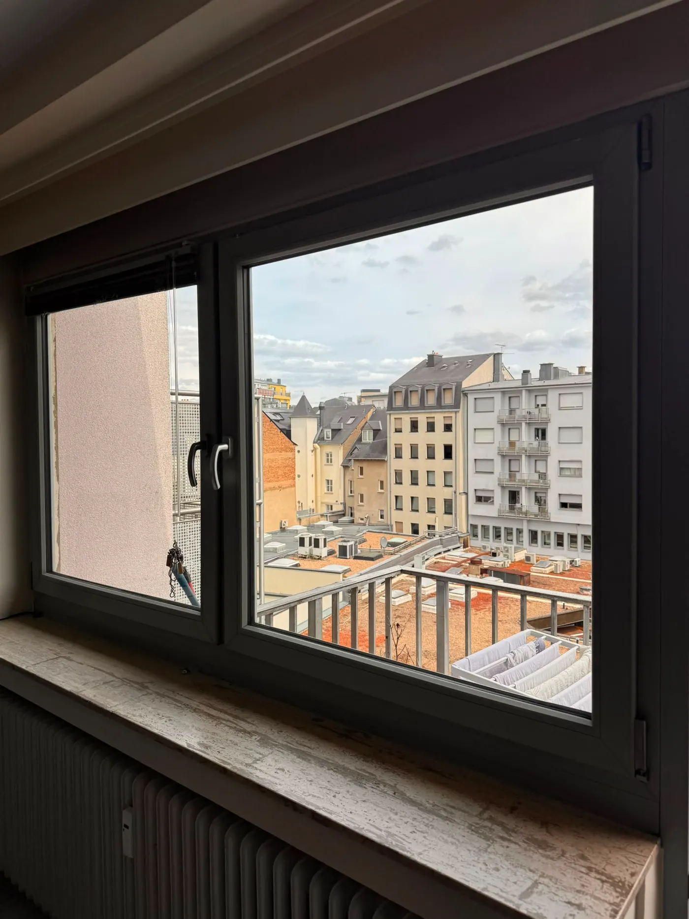 Fenêtre remplacée en hauteur avec vue sur la ville — accès difficile Luxembourg — Vitralux Bradtke