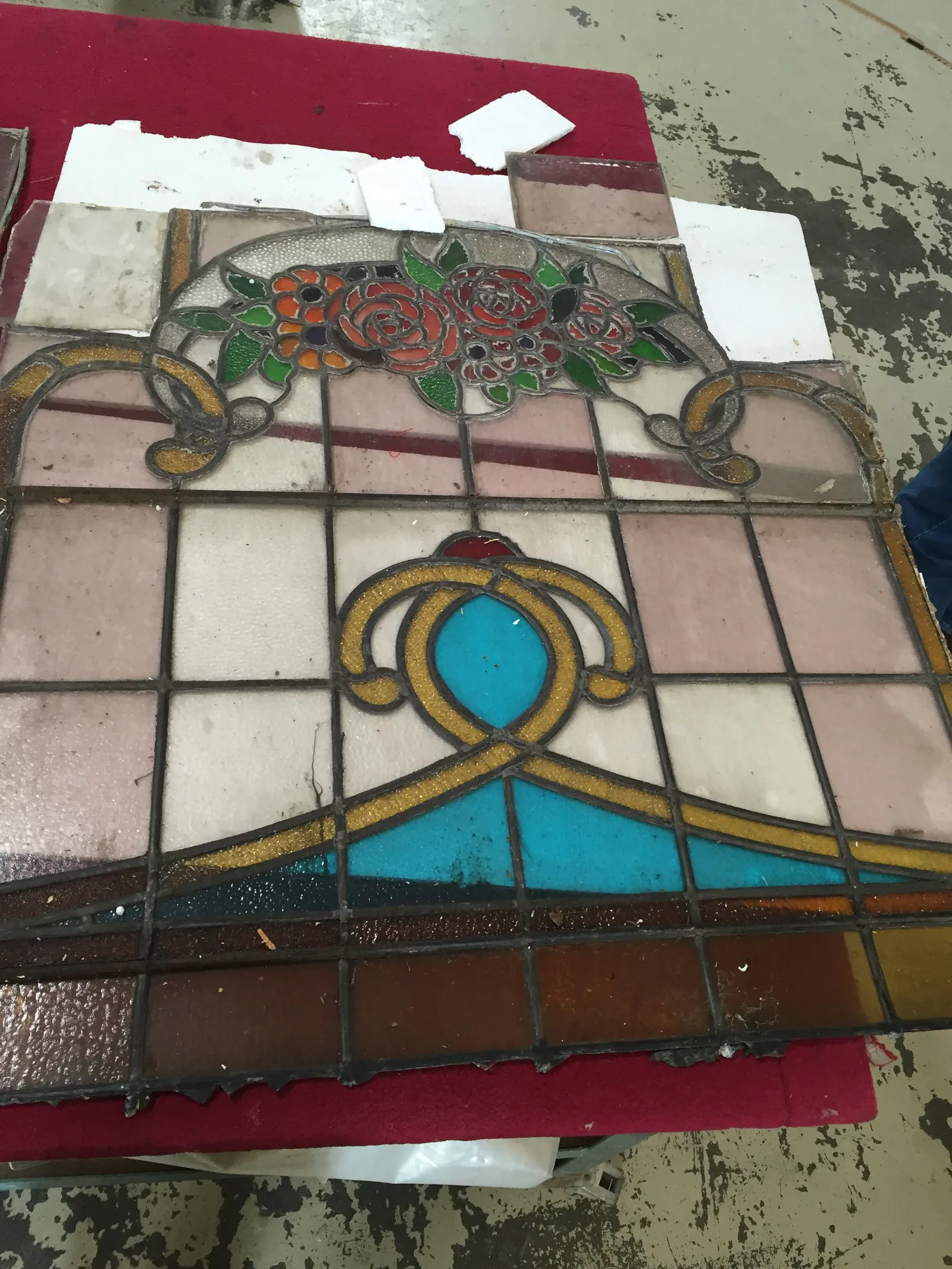 Restauration de vitrail en atelier — restauration vitraux Luxembourg — Vitralux Bradtke (photo 2)