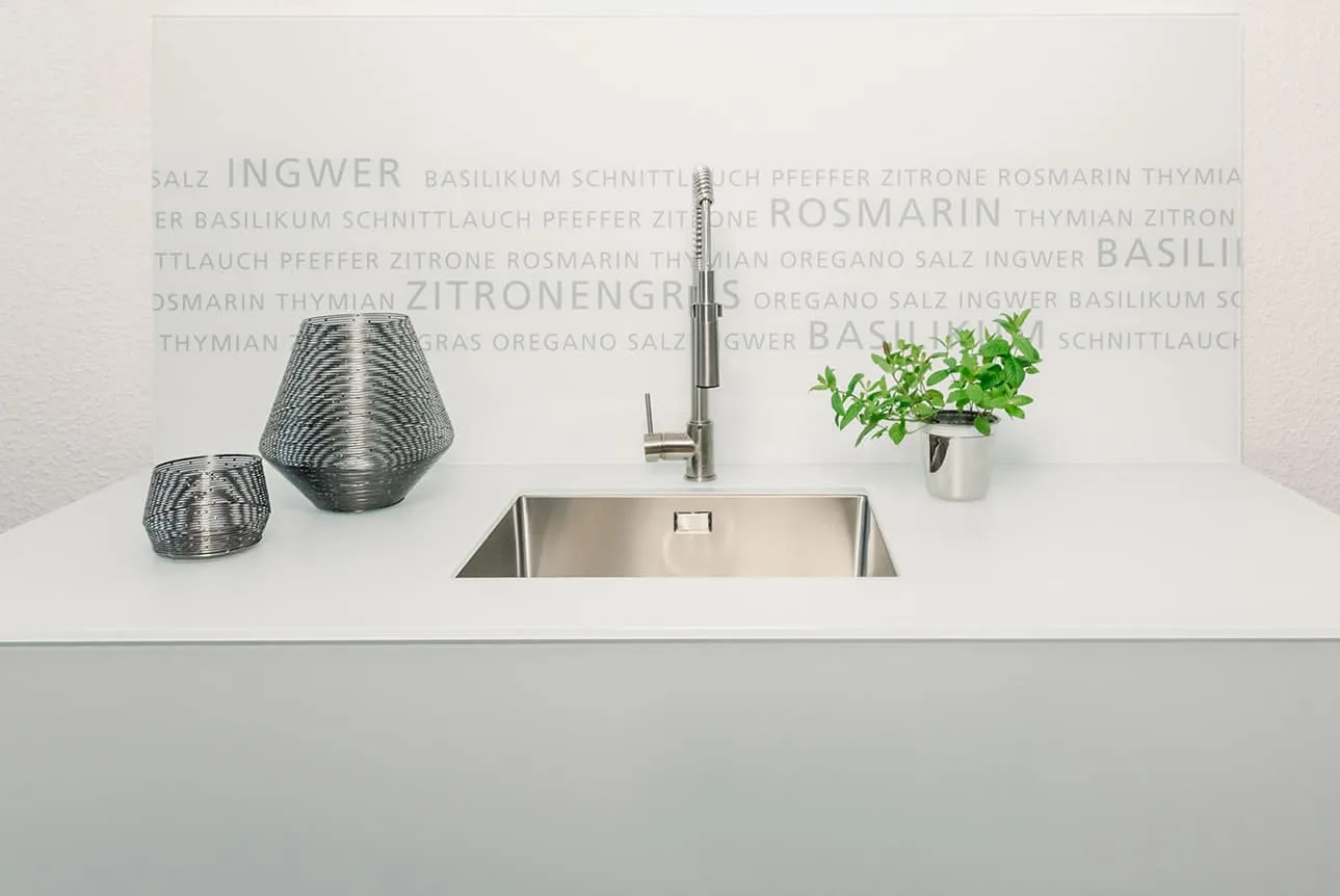 Crédence de cuisine en verre laqué sur mesure — crédence verre cuisine Luxembourg — Vitralux Bradtke