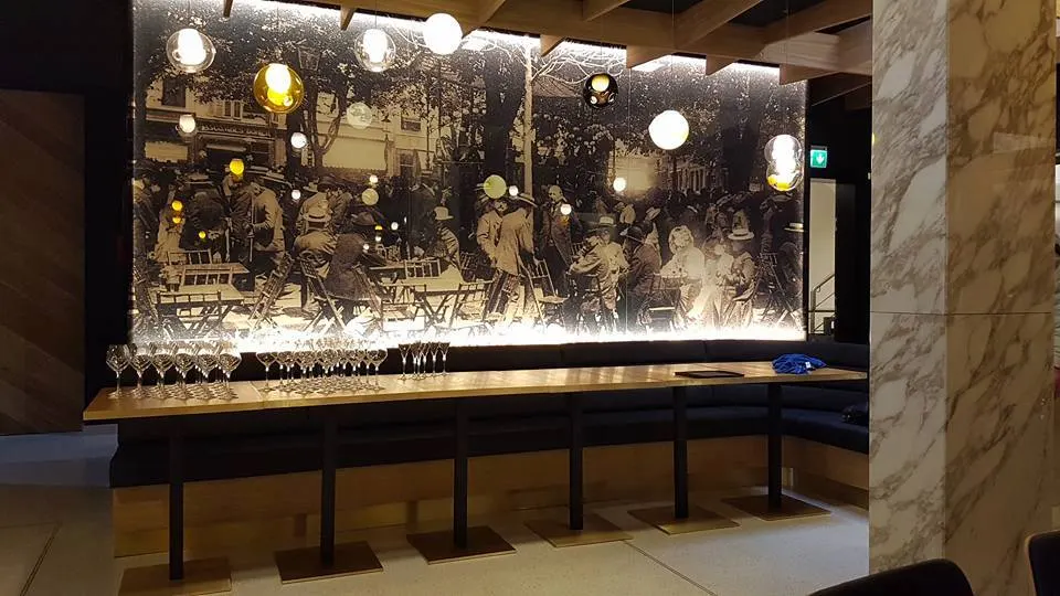 Meuble habillé de verre sur mesure — porte armoire verre laqué Luxembourg — Vitralux Bradtke