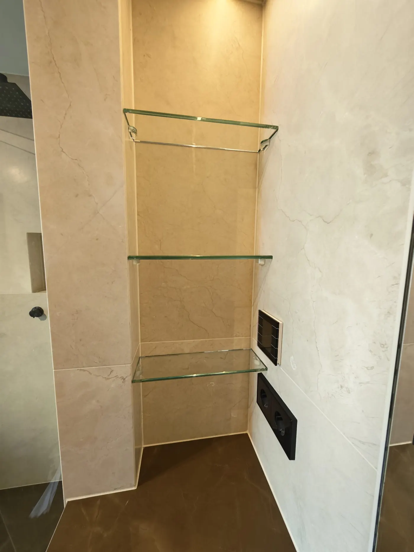 Tablette en verre sur mesure de salle de bain — tablette verre Luxembourg — Vitralux Bradtke
