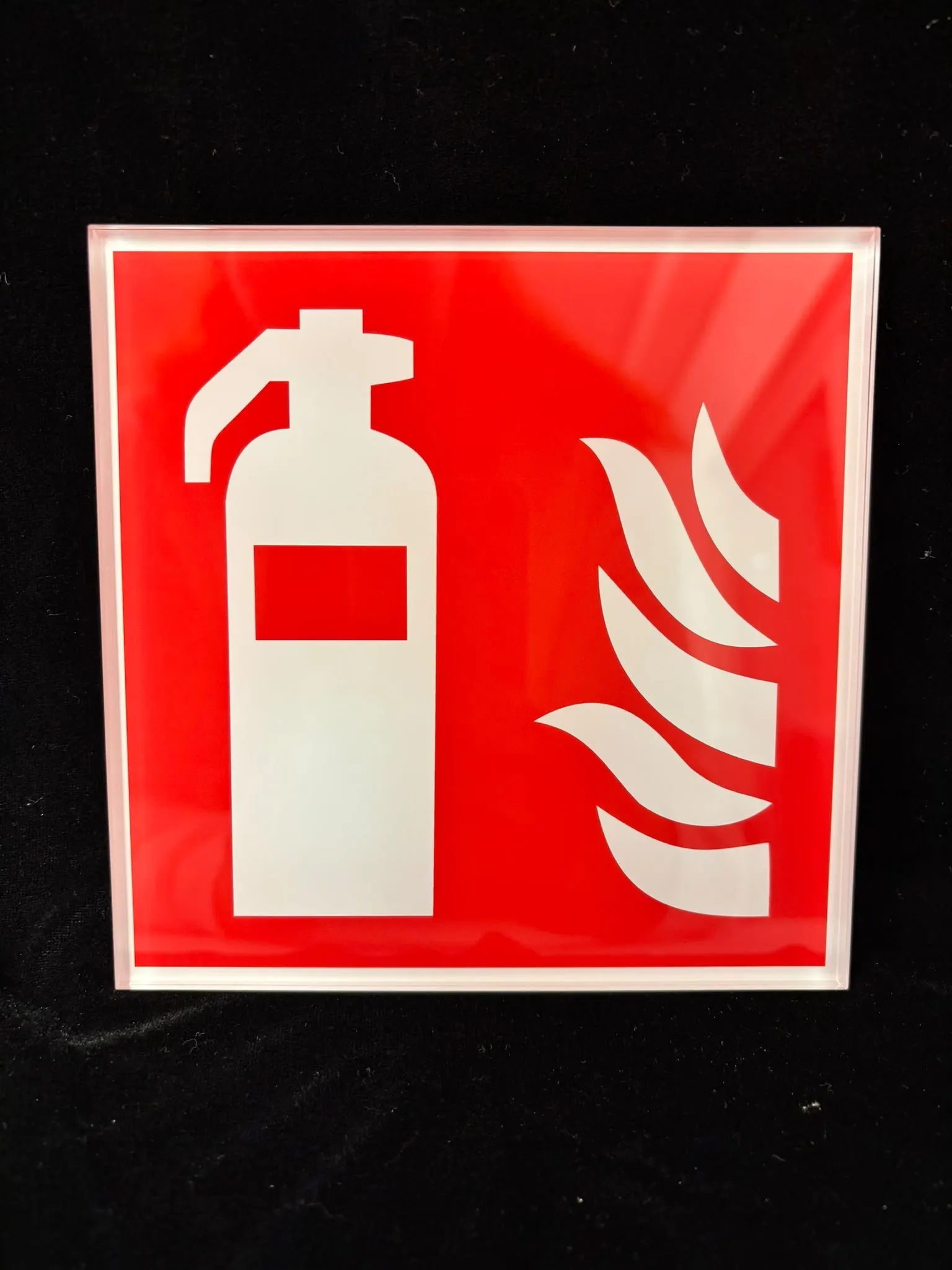 Impression UV d'un visuel sur plaque de verre en atelier — Panneau verre imprimé Luxembourg — Vitralux Bradtke